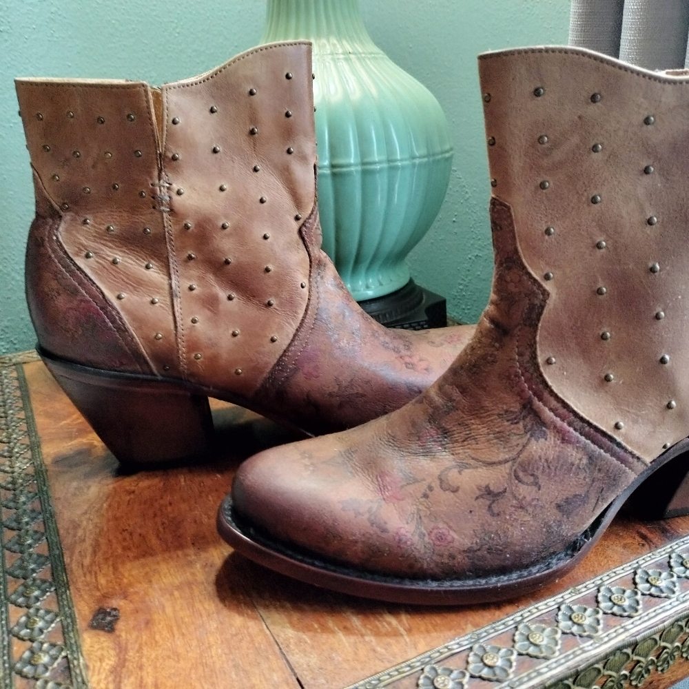 Lucchese Tan and Brown Floral Heeled Boots - Picture 5 of 11
